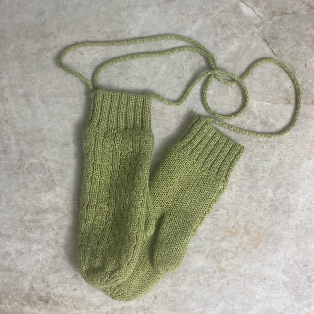GAP Olive Knit insulated Mittens